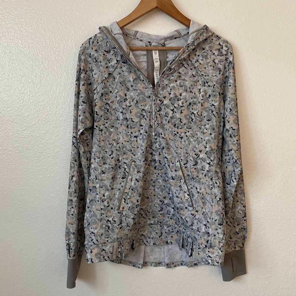 Lululemon Like New Lightened Up 1/4 Zip Pullover in Speckled Silver and Gray - Picture 5 of 14